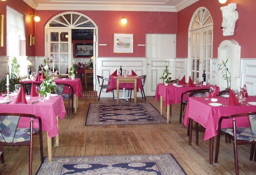 ホテル Hvalpsund Færgekro