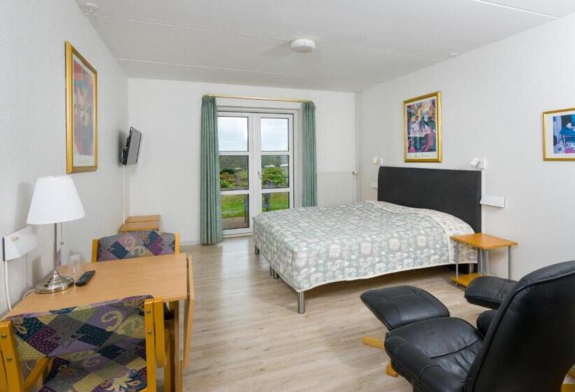 ホテル Hvalpsund Færgekro