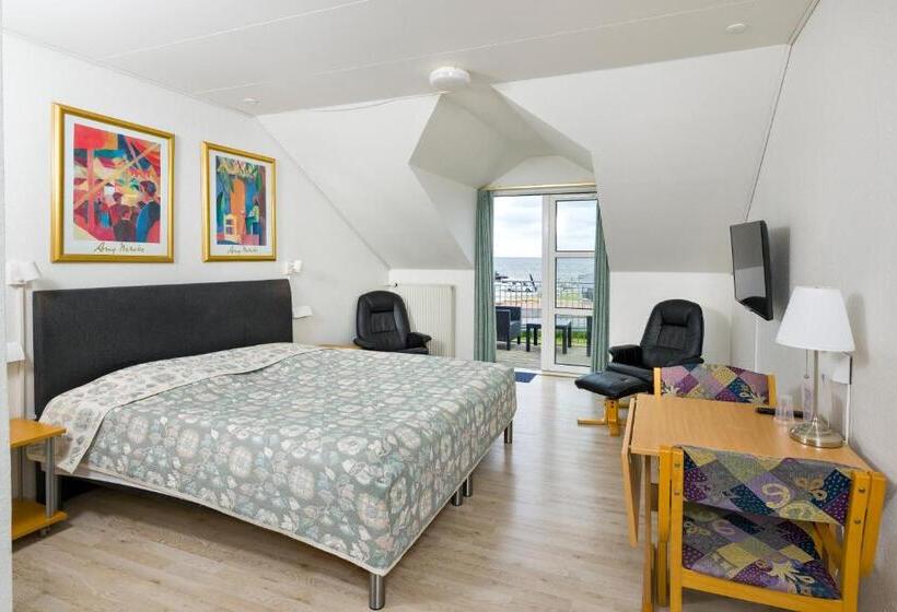 ホテル Hvalpsund Færgekro