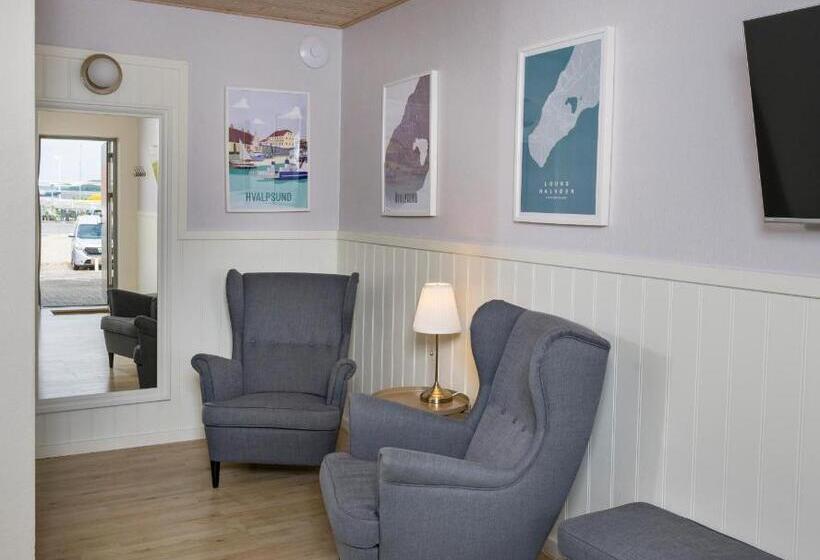 ホテル Hvalpsund Færgekro