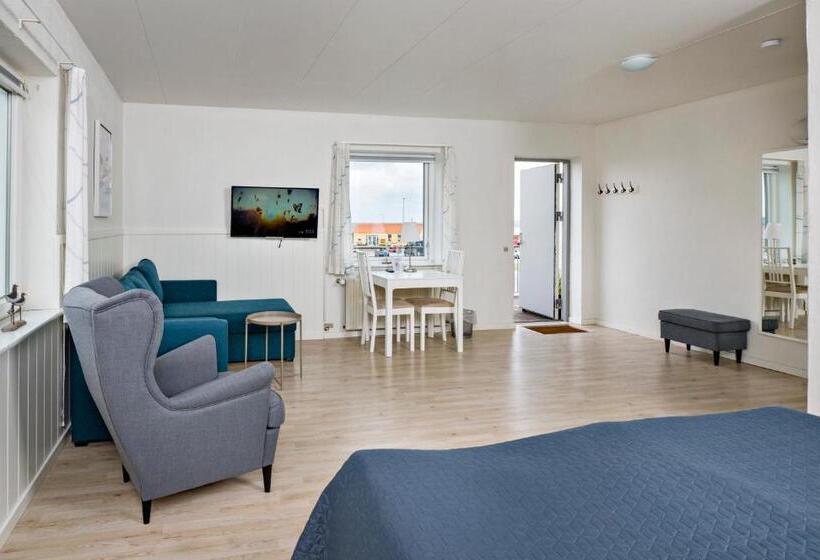 ホテル Hvalpsund Færgekro