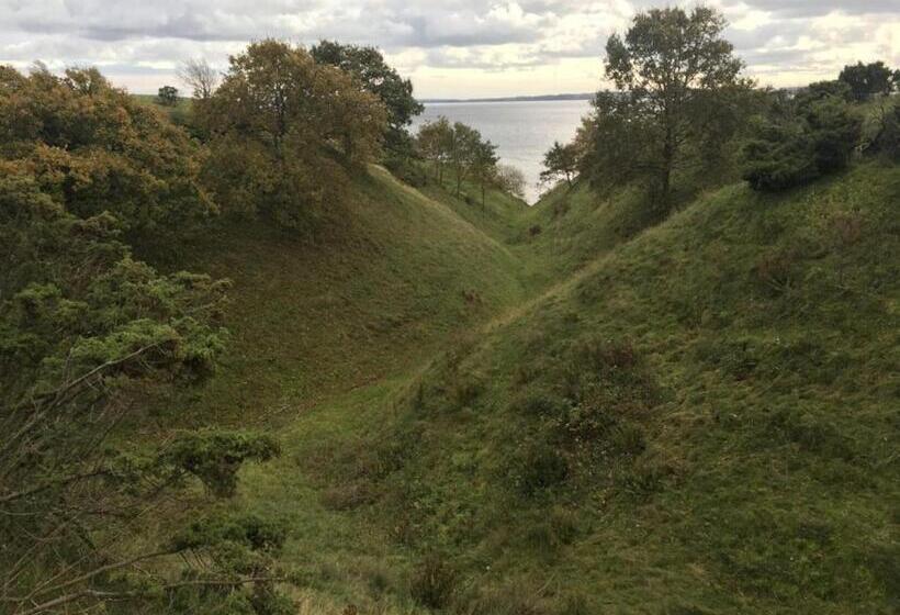 ホテル Hvalpsund Færgekro