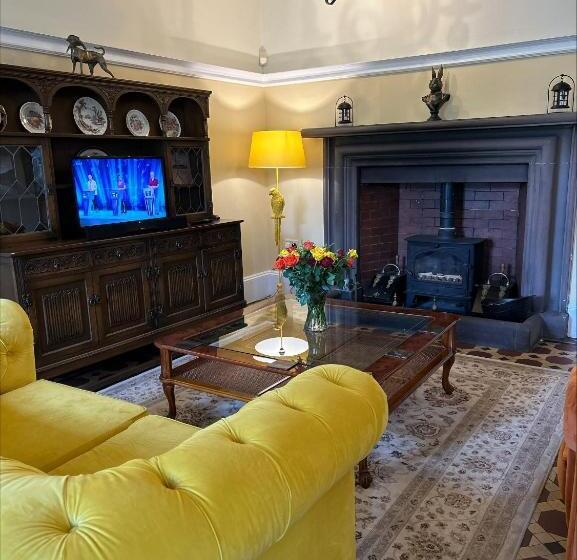 فندق Moresby Hall Country House