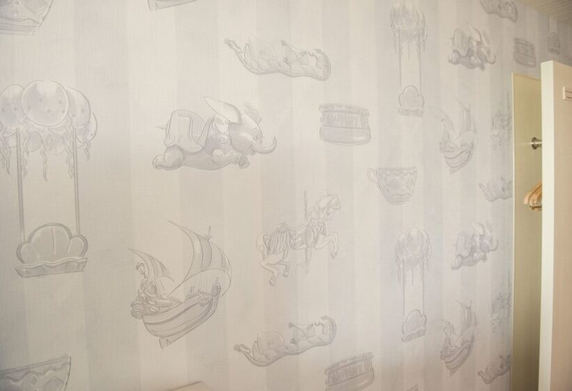 Отель Tokyo Disney Celebration