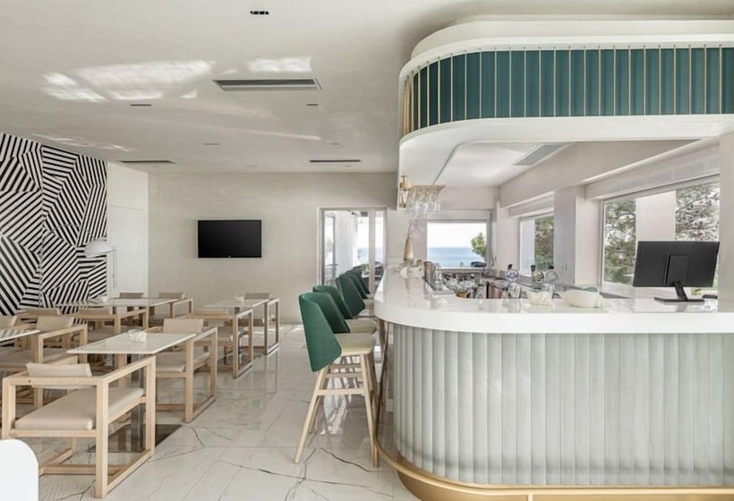 Kakkos Bay Hotel And Bungalows