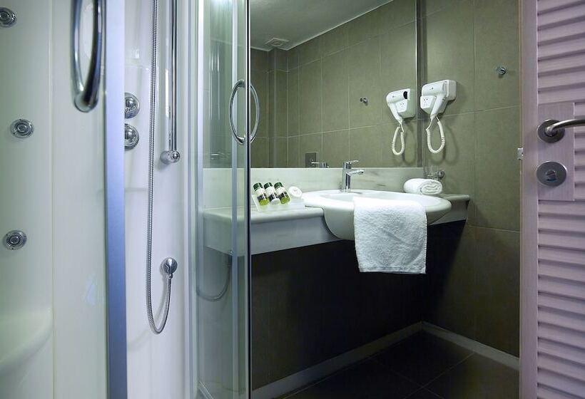 Kakkos Bay Hotel And Bungalows