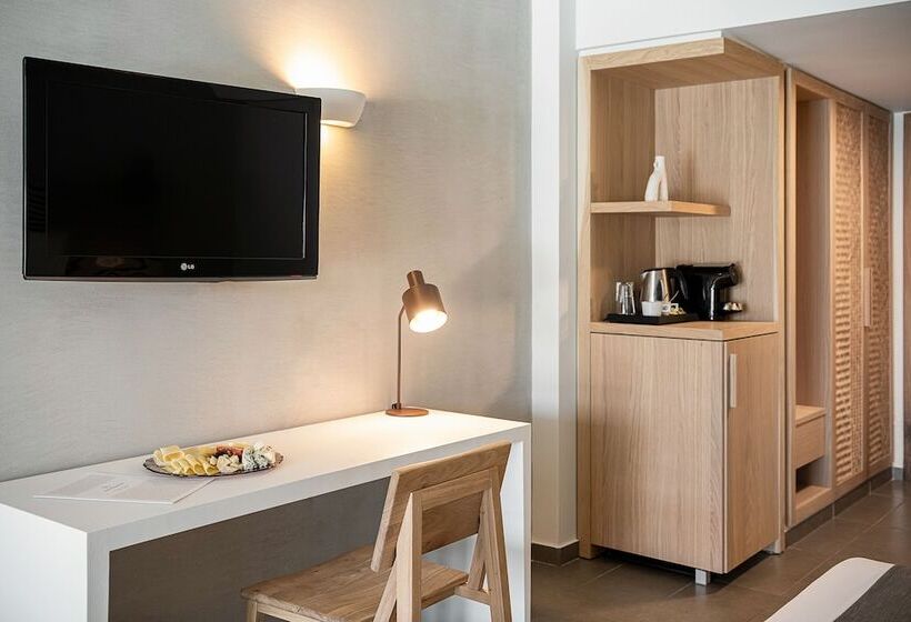 Kakkos Bay Hotel And Bungalows