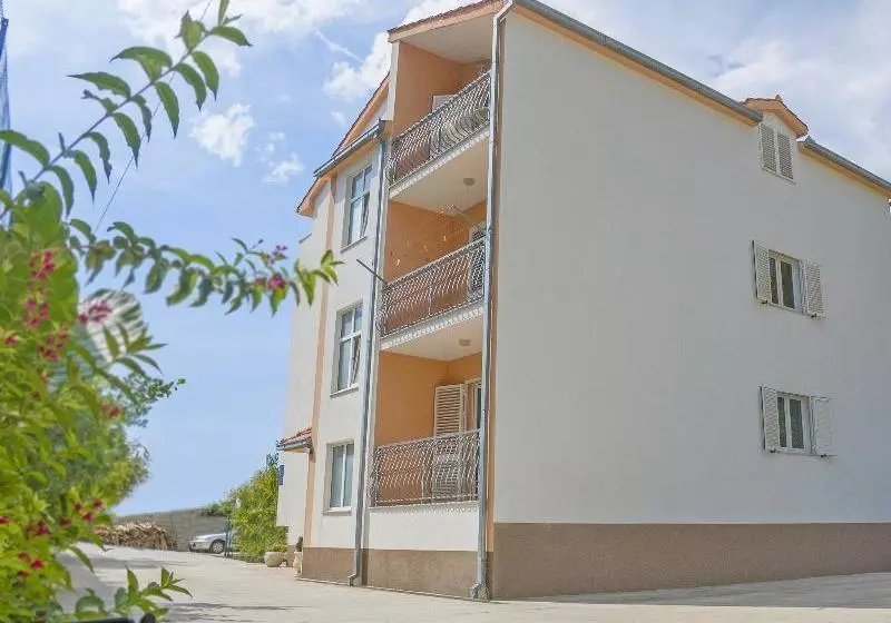 Hotelli Apartments Ante