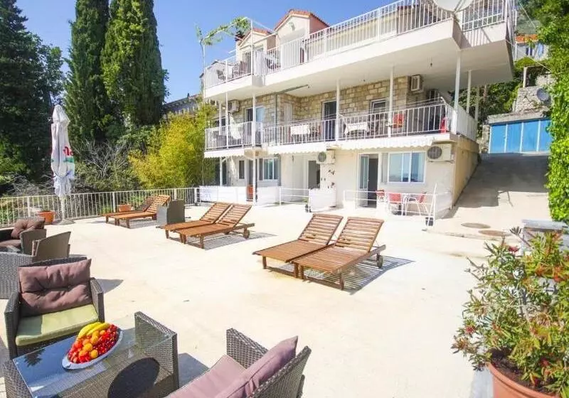 Hotelli Apartments Katica