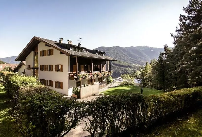 Hotelli Appartement Suites Berna