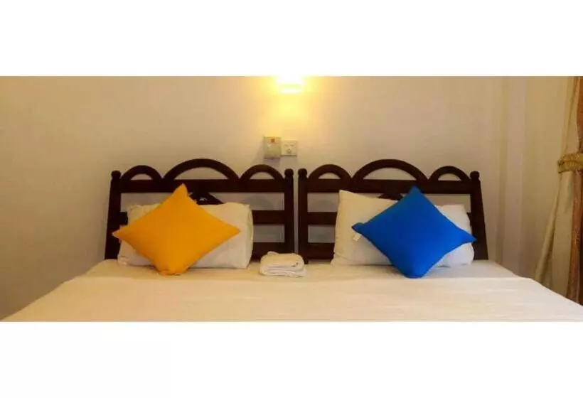 هتل Gorilla African Guest House