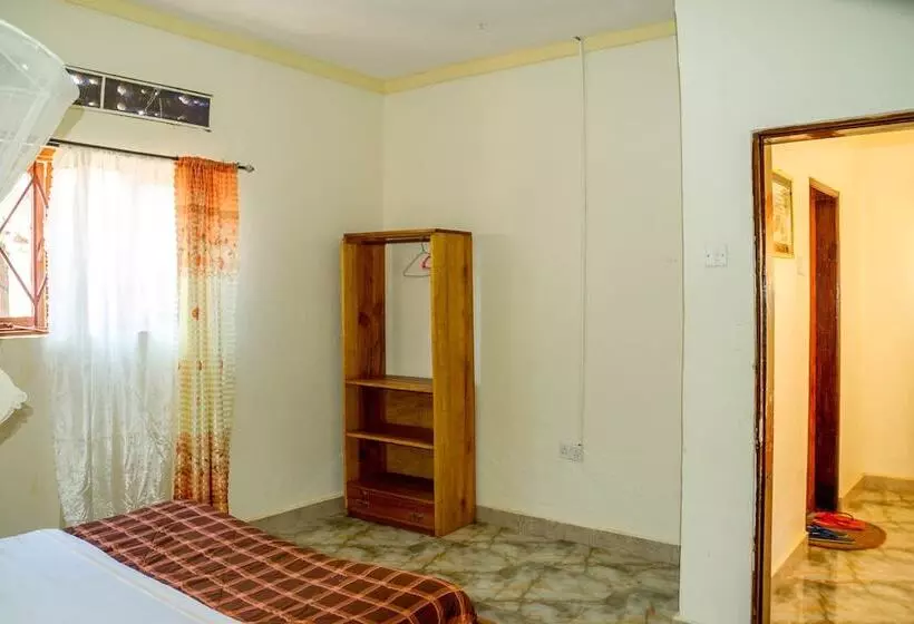 هتل Gorilla African Guest House
