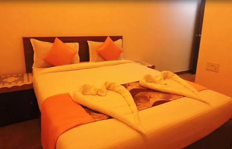 هتل Maximum Holiday Inn