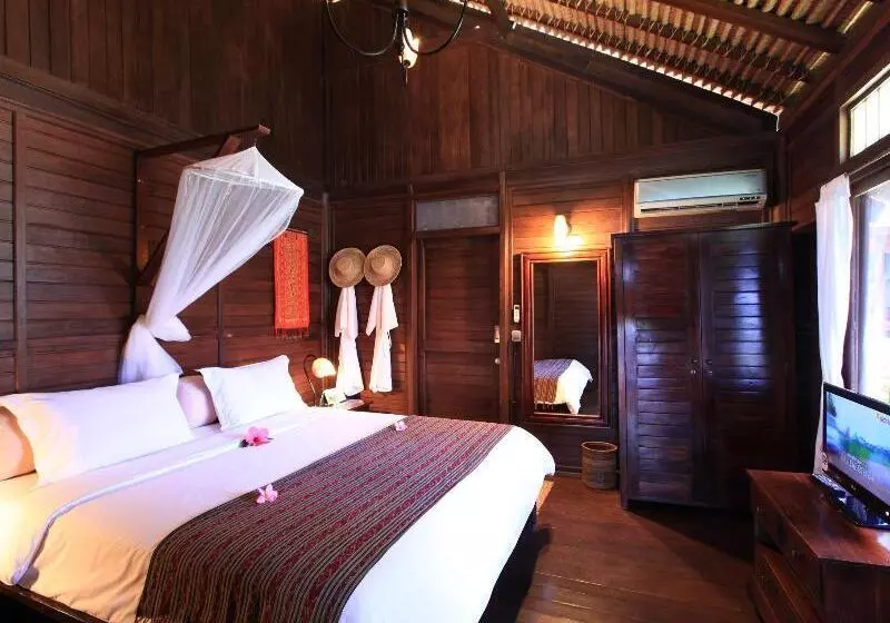 Hotelli Samawa Seaside Resort