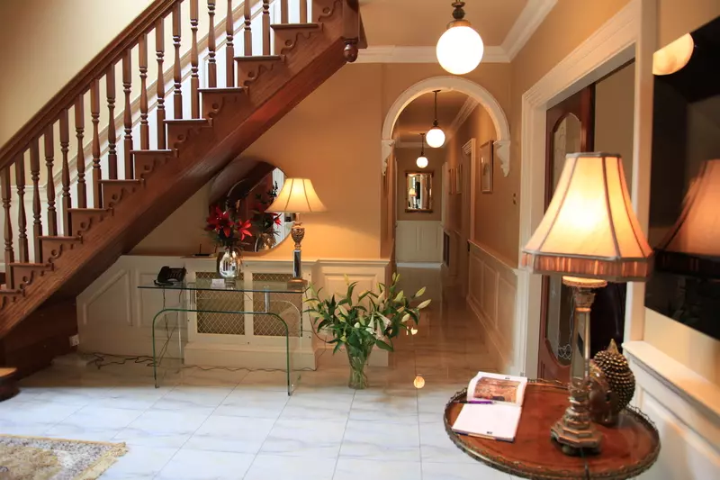 تختخواب و صبحانه Ashville House
