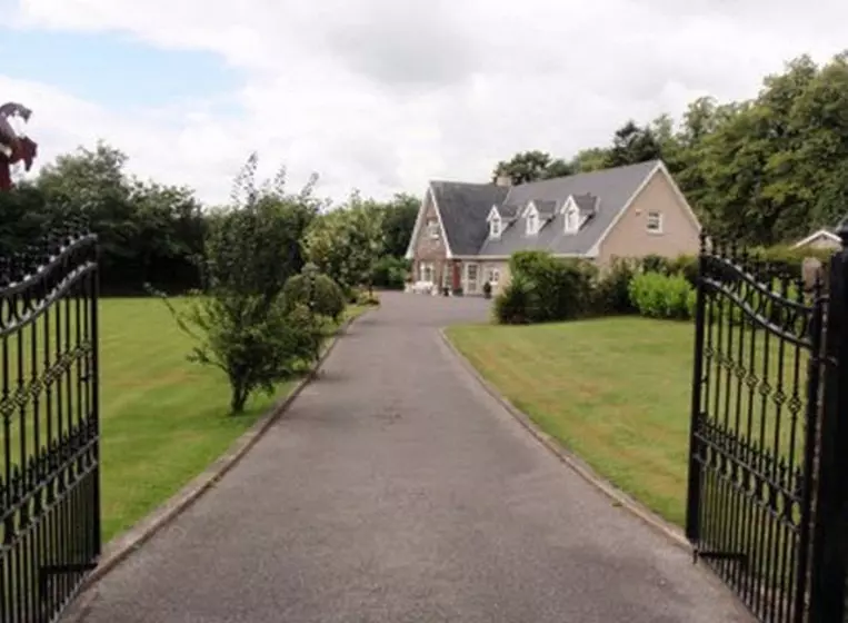 تختخواب و صبحانه Glenmaroon House