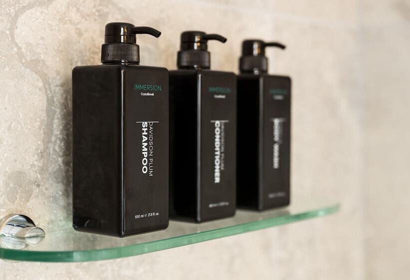 Отель Crystalbrook Lodge