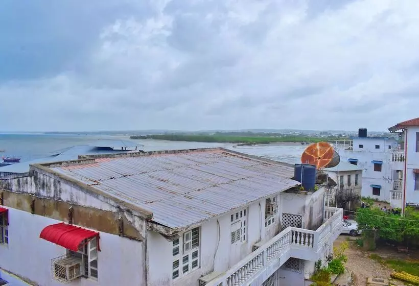 هتل Funguni Palace
