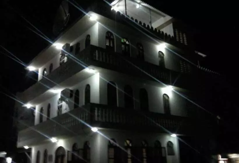 هتل Funguni Palace