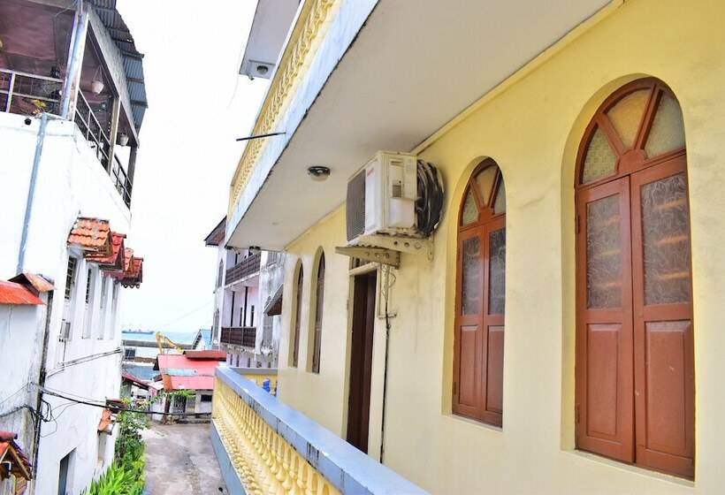 Hotel Funguni Palace