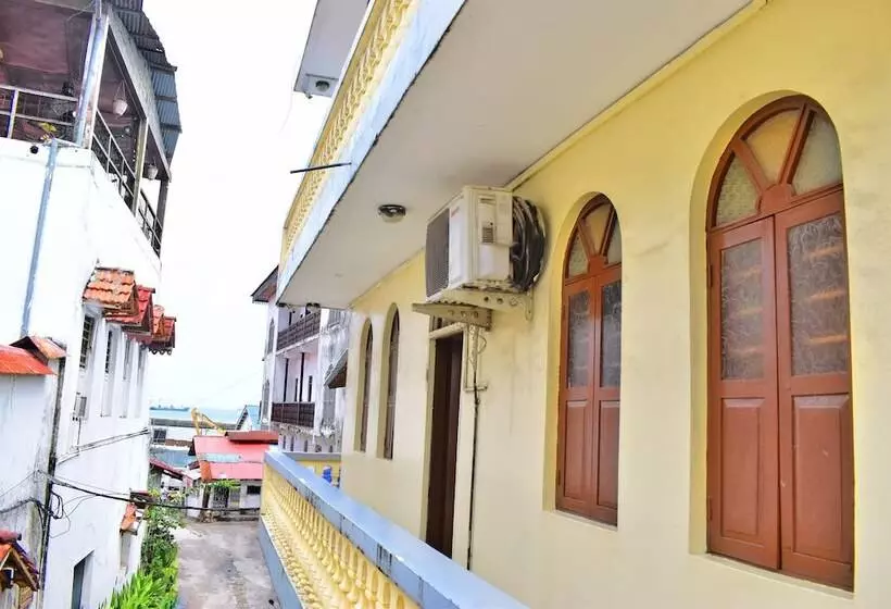 هتل Funguni Palace