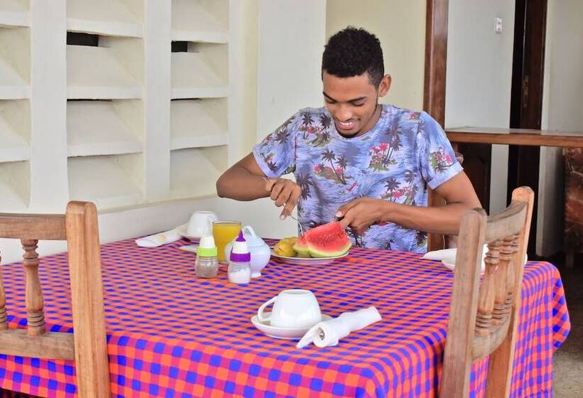 Hotel Funguni Palace