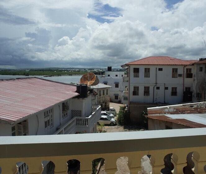 Hotel Funguni Palace