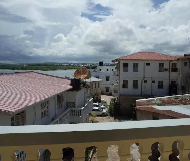 هتل Funguni Palace