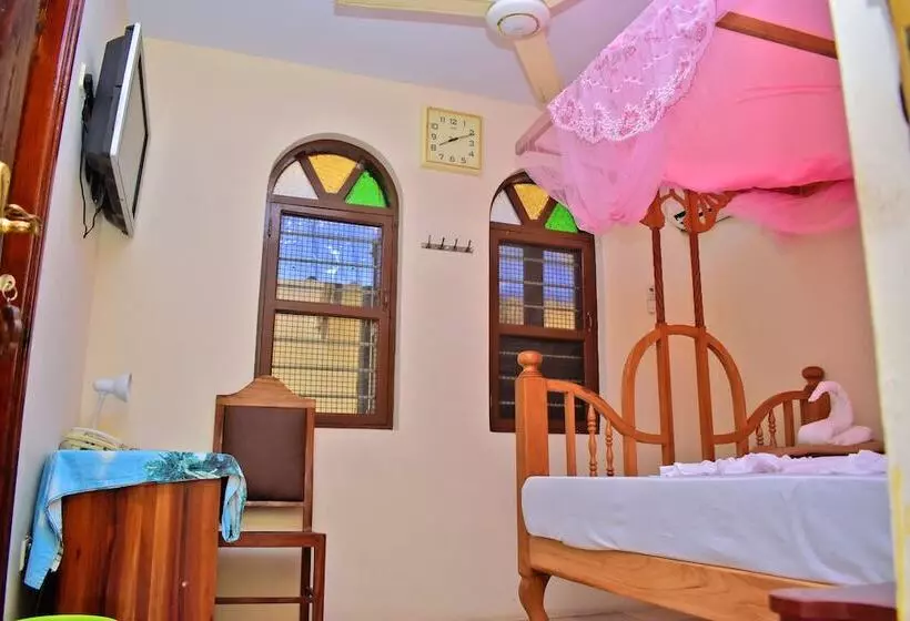 هتل Funguni Palace
