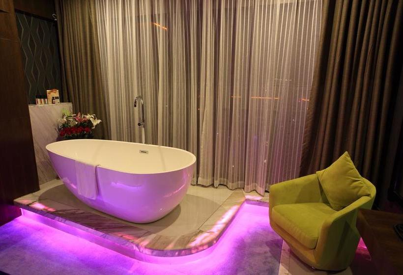 Отель Kunming U