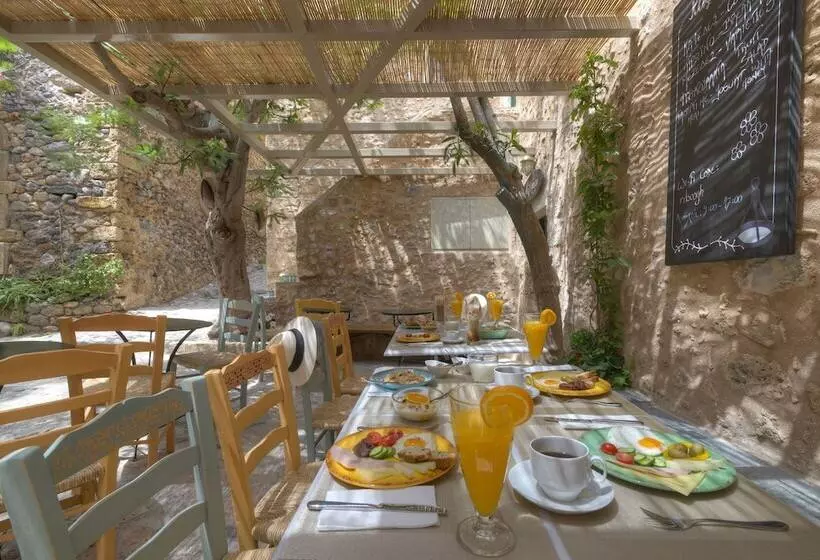 Hotelli Ritsos Guesthouse