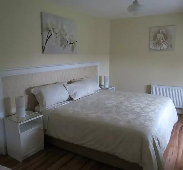 Rosewood Bed & Breakfast