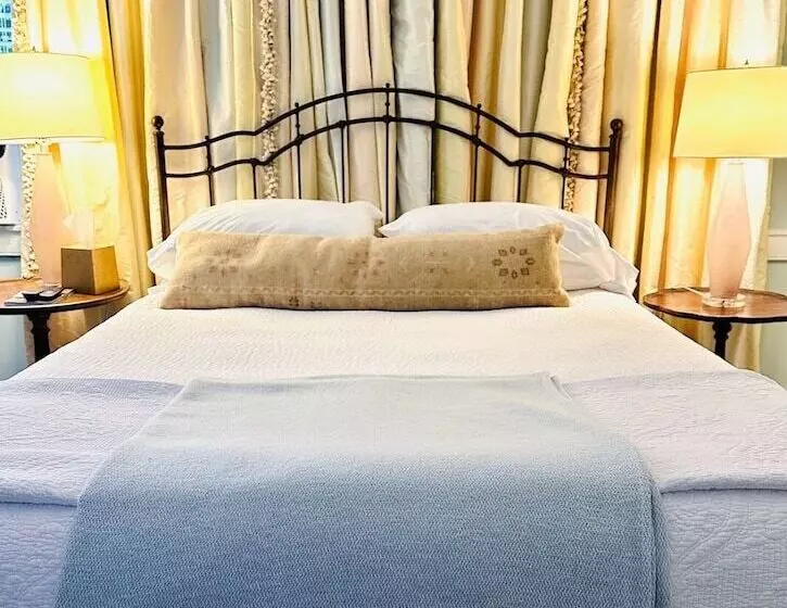هتل Bijou Boutique Inn