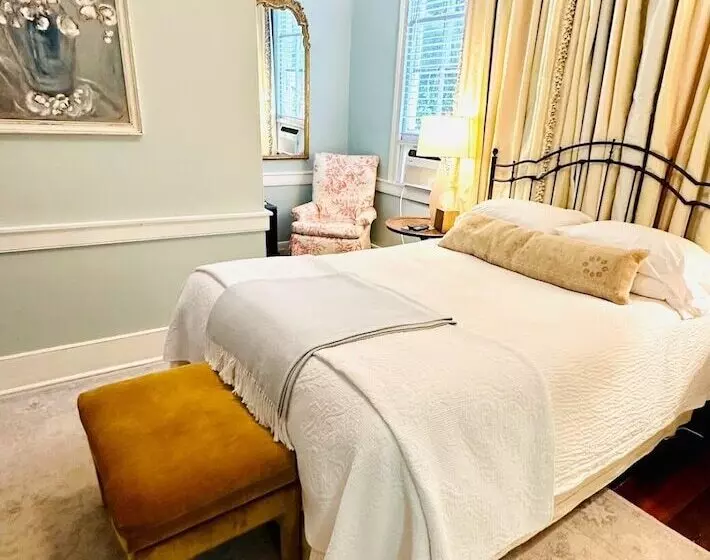 هتل Bijou Boutique Inn