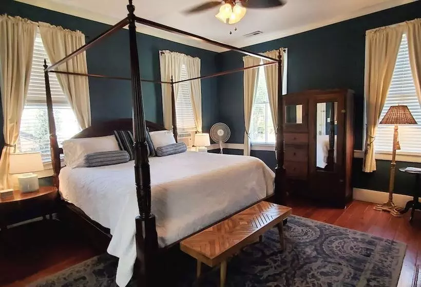 هتل Bijou Boutique Inn
