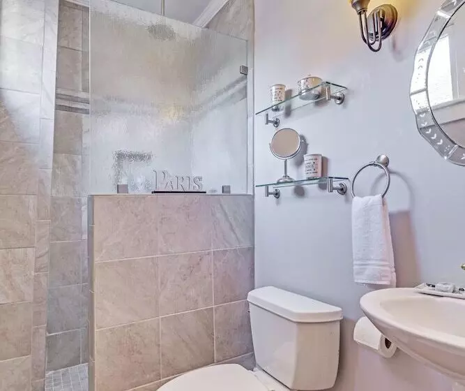 هتل Bijou Boutique Inn