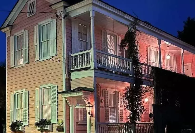 هتل Bijou Boutique Inn
