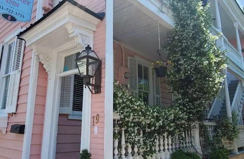 هتل Bijou Boutique Inn