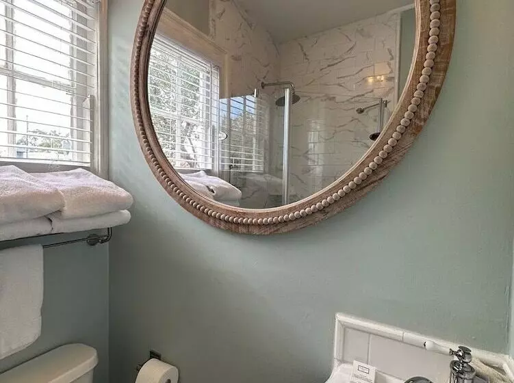 هتل Bijou Boutique Inn