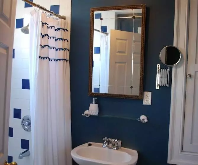 هتل Bijou Boutique Inn