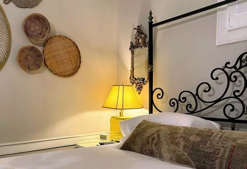 هتل Bijou Boutique Inn
