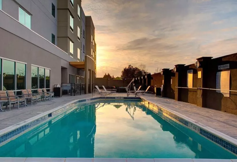 ホテル Courtyard By Marriott Atlanta Kennesaw