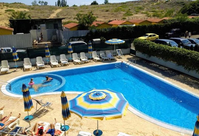 בית מלון כפרי Kristal Beach