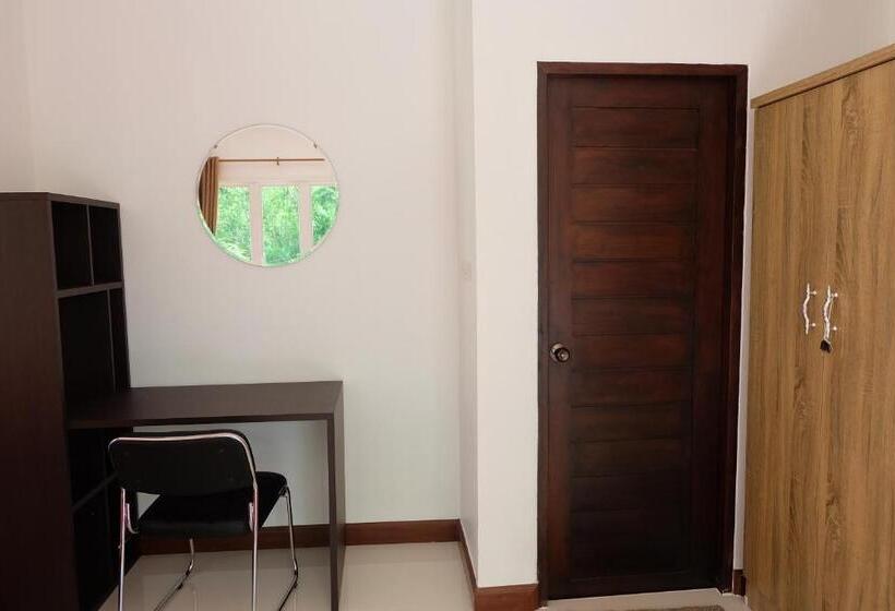 בית מלון כפרי Maikhao Beach Guest House