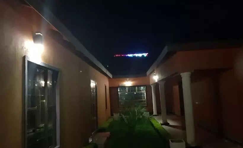 هتل Mathlyn Guest House