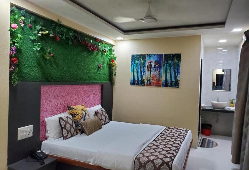 Отель Mari Aai Residency