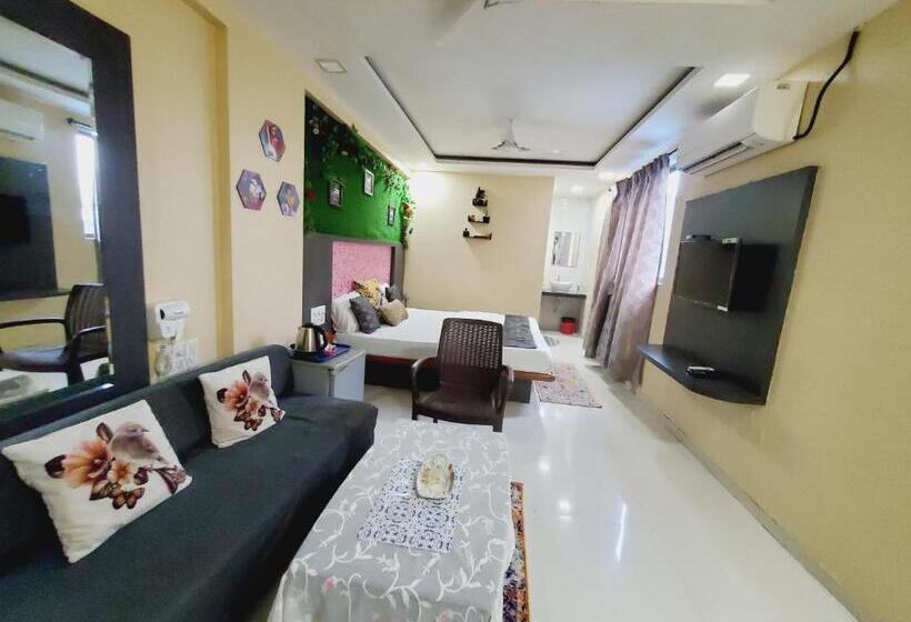 Отель Mari Aai Residency