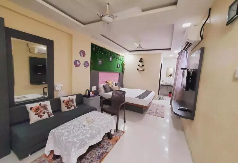 Hotelli Mari Aai Residency