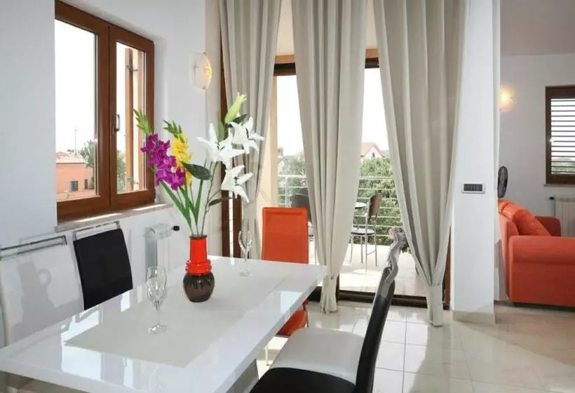 هتل Apartments Sveto