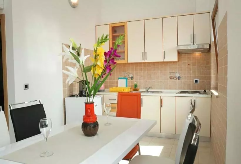 هتل Apartments Sveto